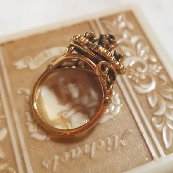 Vintage 18kt HGE yellow gold Purple Crystal Ring - Picture 4 of 10